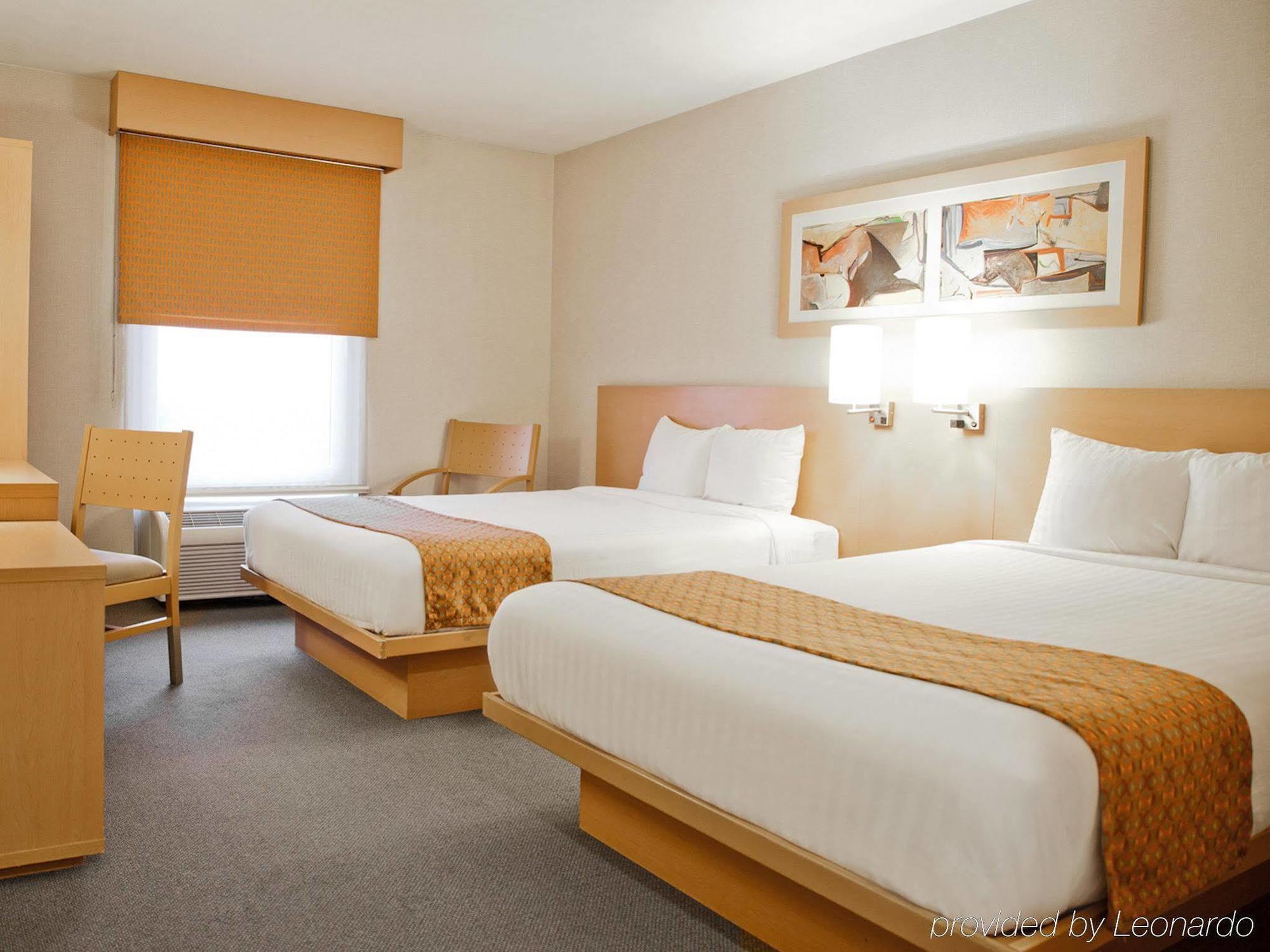 City Express By Marriott Celaya Parque Экстерьер фото